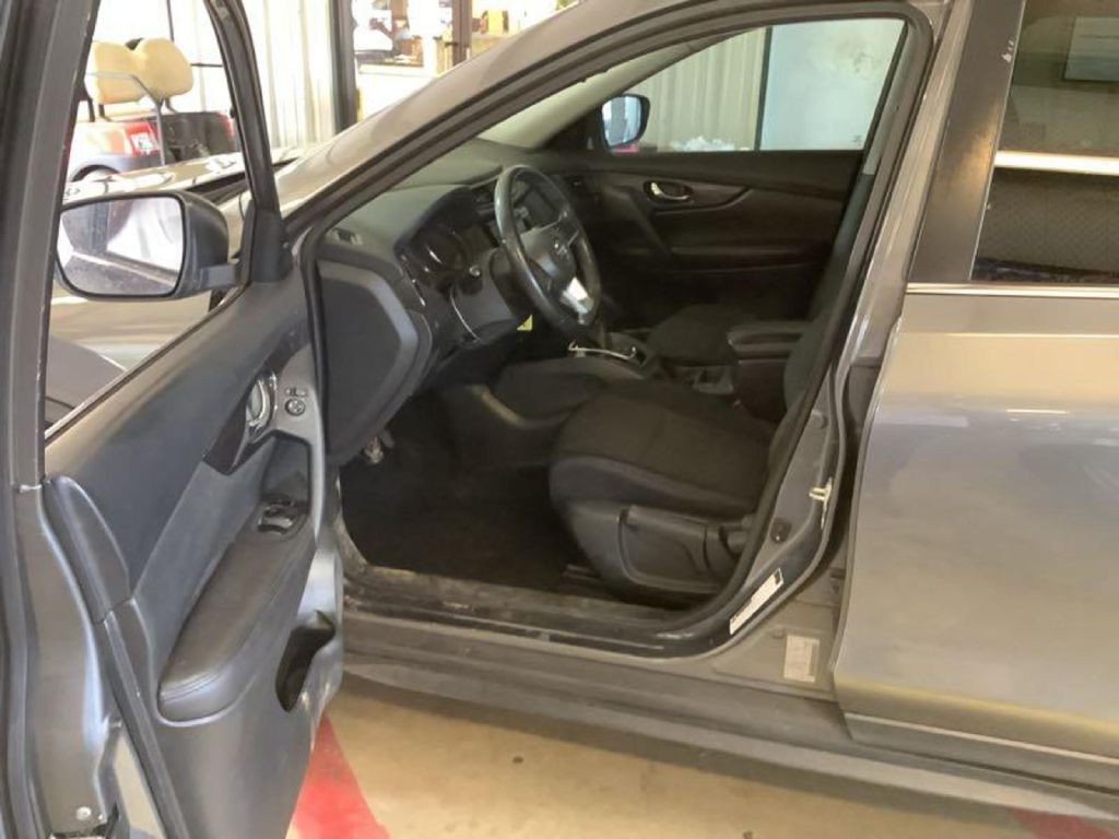 2018 Nissan Rogue Image 3