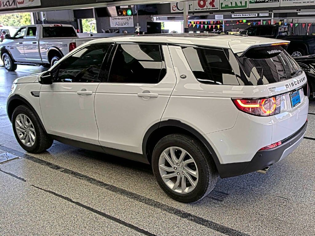 2016 Land Rover Discovery Sport Image 2