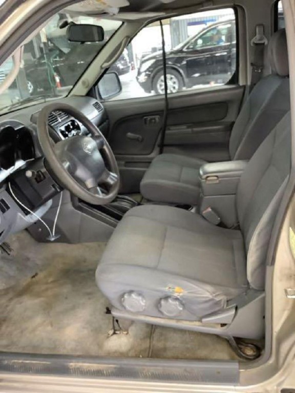 2004 Nissan Frontier Image 3