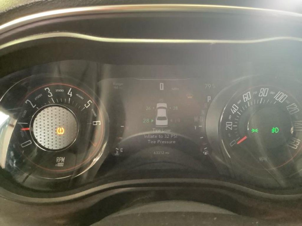 2018 Dodge Challenger Image 3