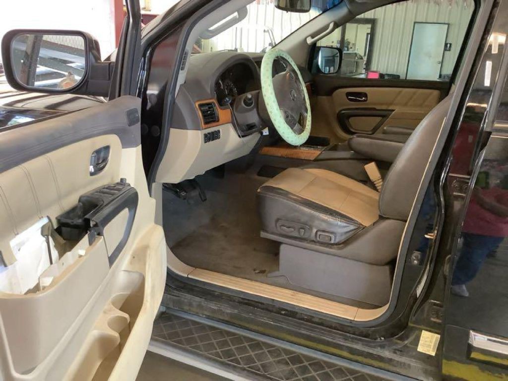 2015 Nissan Armada Image 5