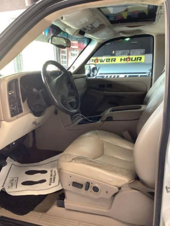 2005 Chevrolet Avalanche Image 5