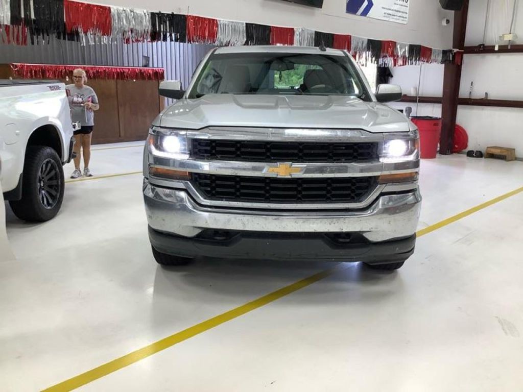 2018 Chevrolet Silverado 1500 Image 1
