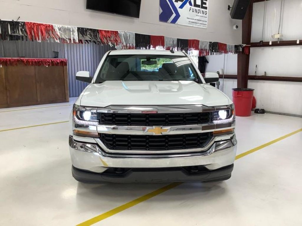 2019 Chevrolet Silverado 1500 Image 2
