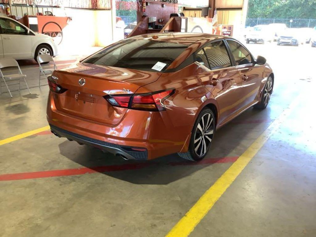 2019 Nissan Altima Image 2