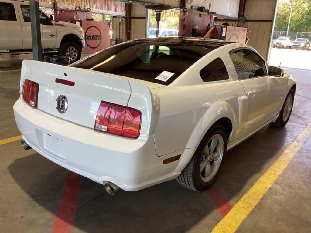 2009 Ford Mustang Image 2