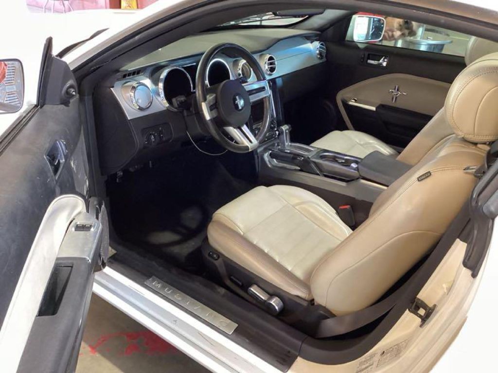 2009 Ford Mustang Image 5