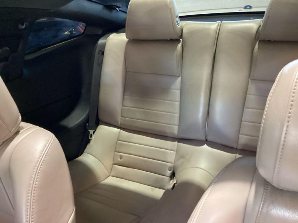 2009 Ford Mustang Image 6