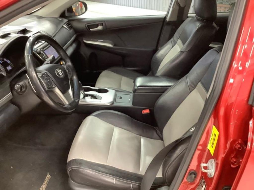 2012 Toyota Camry Image 2