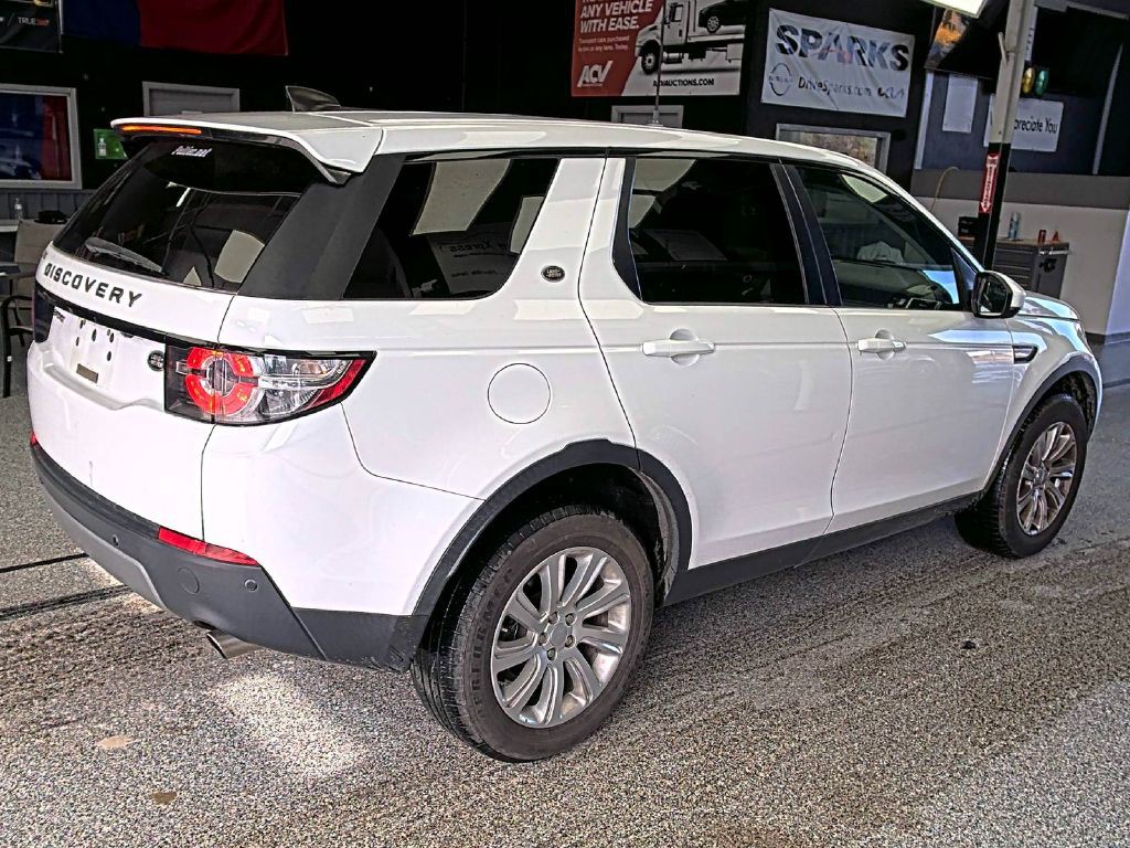 2019 Land Rover Discovery Sport Image 2
