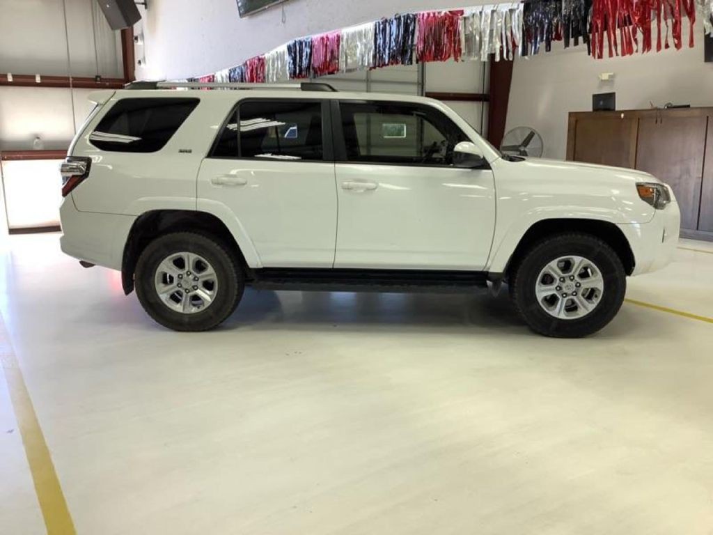 2019 Toyota 4Runner Image 1