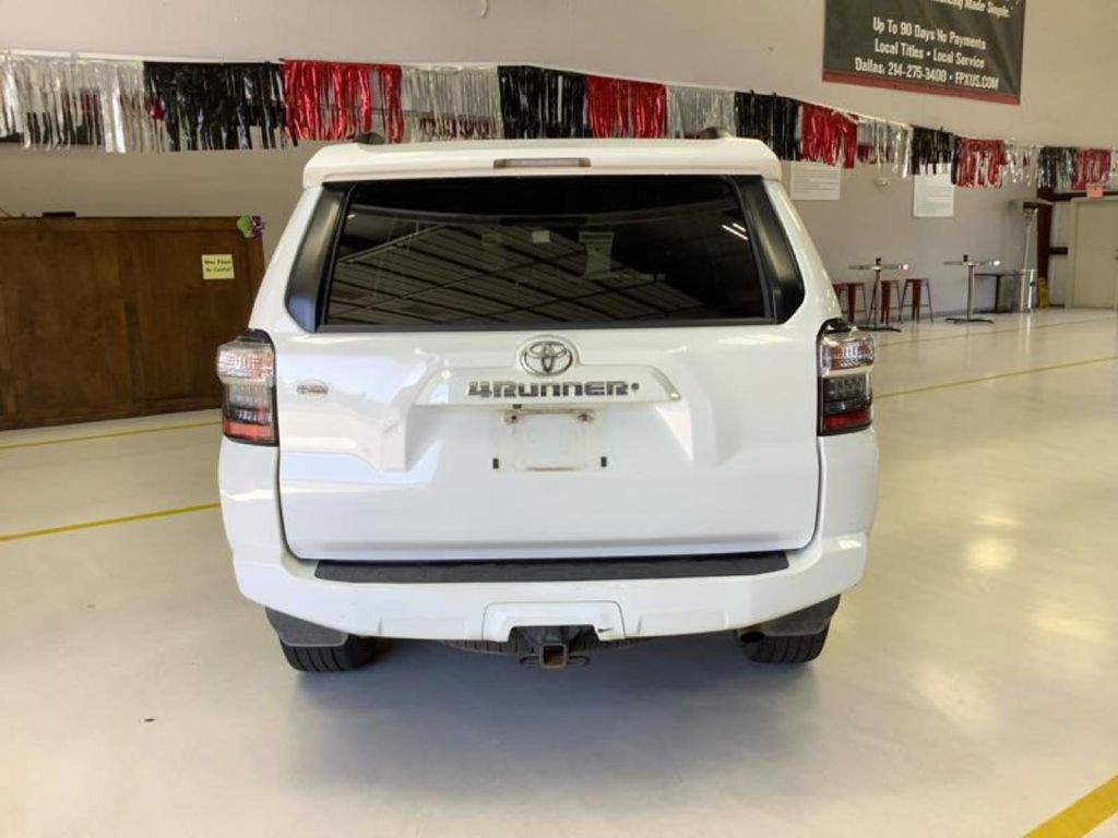 2019 Toyota 4Runner Image 2