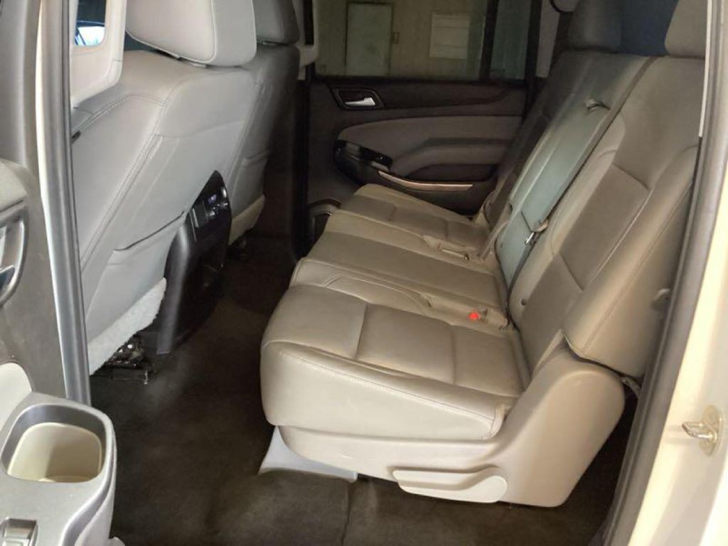 2018 Chevrolet Suburban Image 4