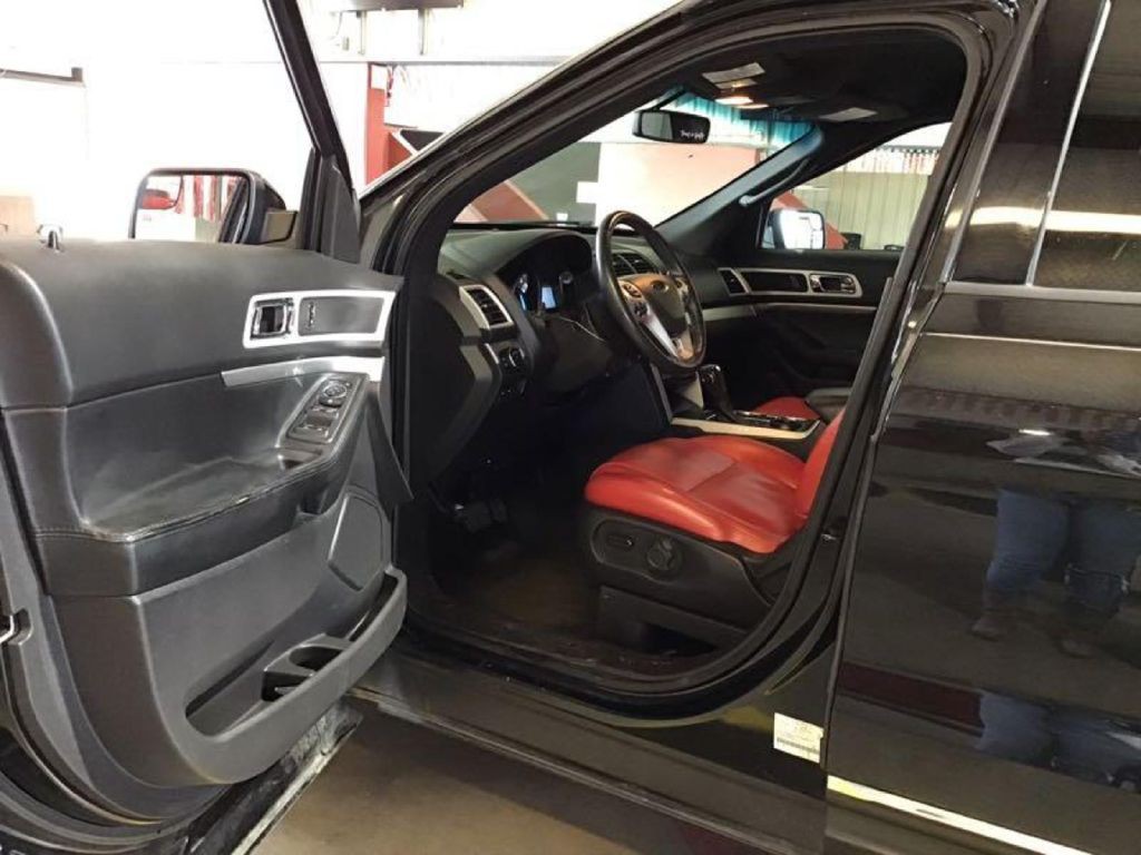 2015 Ford Explorer Image 2