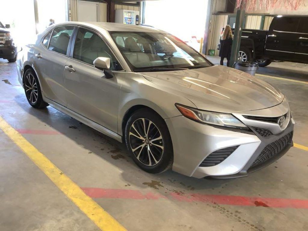 2018 Toyota Camry Image 2
