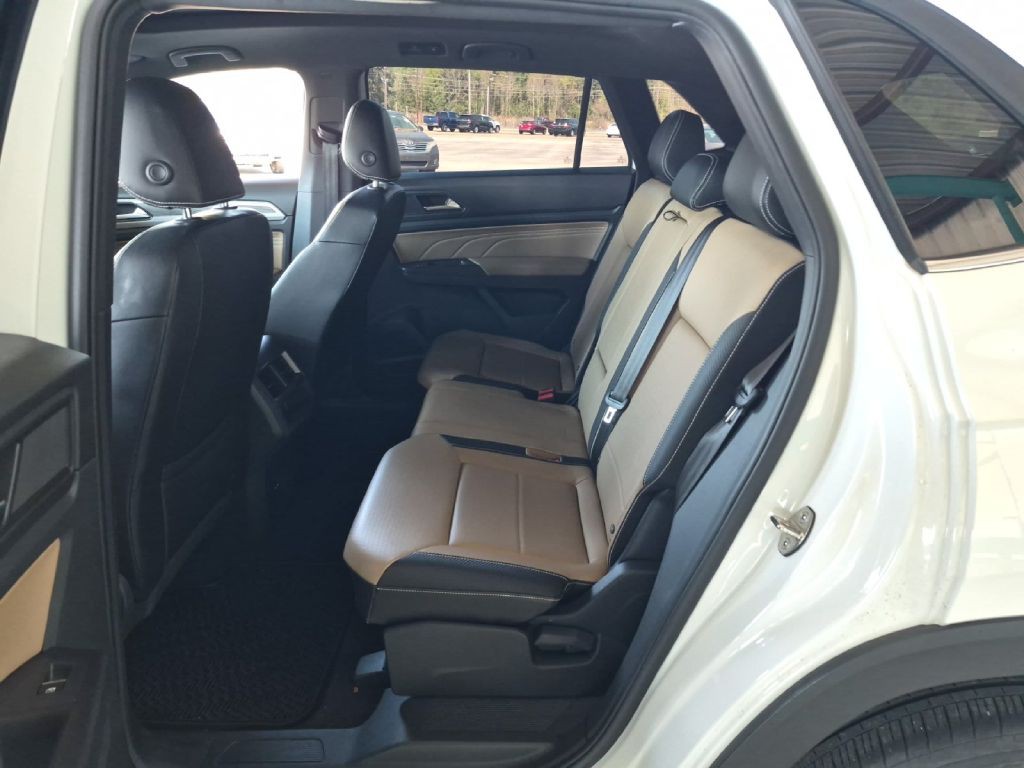 2022 Volkswagen Atlas Cross Spo Image 3