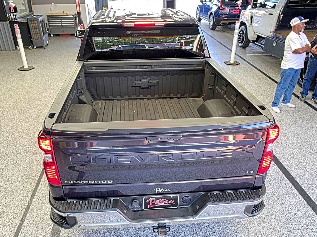 2022 Chevrolet Silverado 1500 Image 1