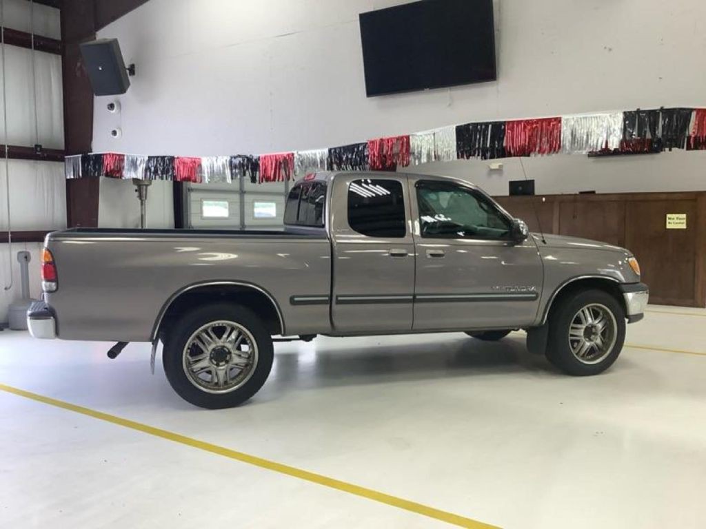 2000 Toyota Tundra Image 2
