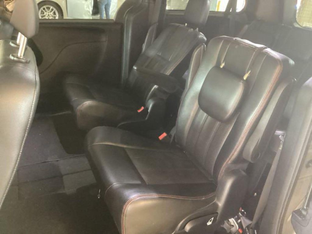 2016 Dodge Grand Caravan Image 6
