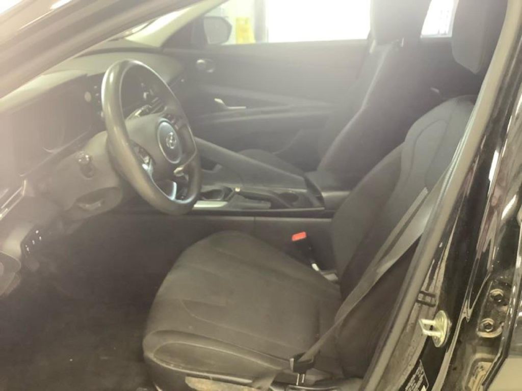 2021 Hyundai Elantra Image 5