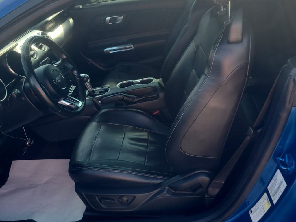 2020 Ford Mustang Image 3