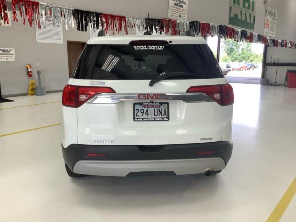2018 GMC Acadia Image 2