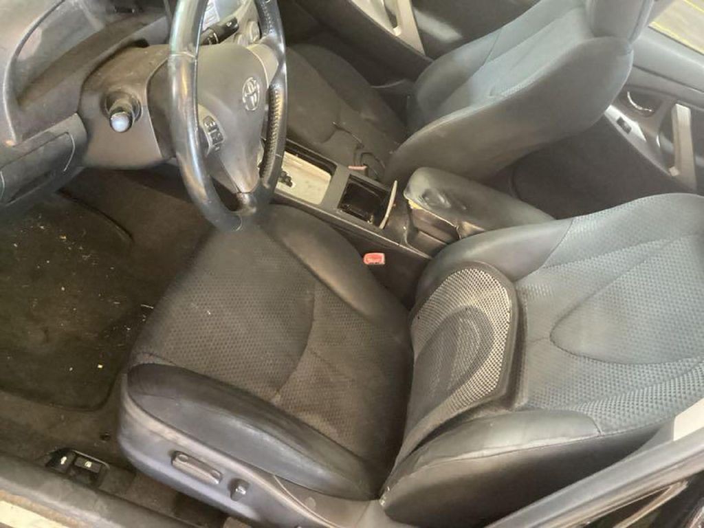 2010 Toyota Camry Image 5
