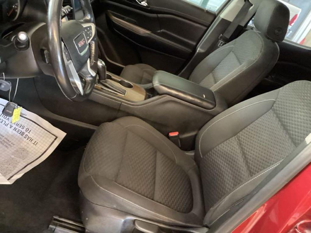 2019 GMC Acadia Image 3