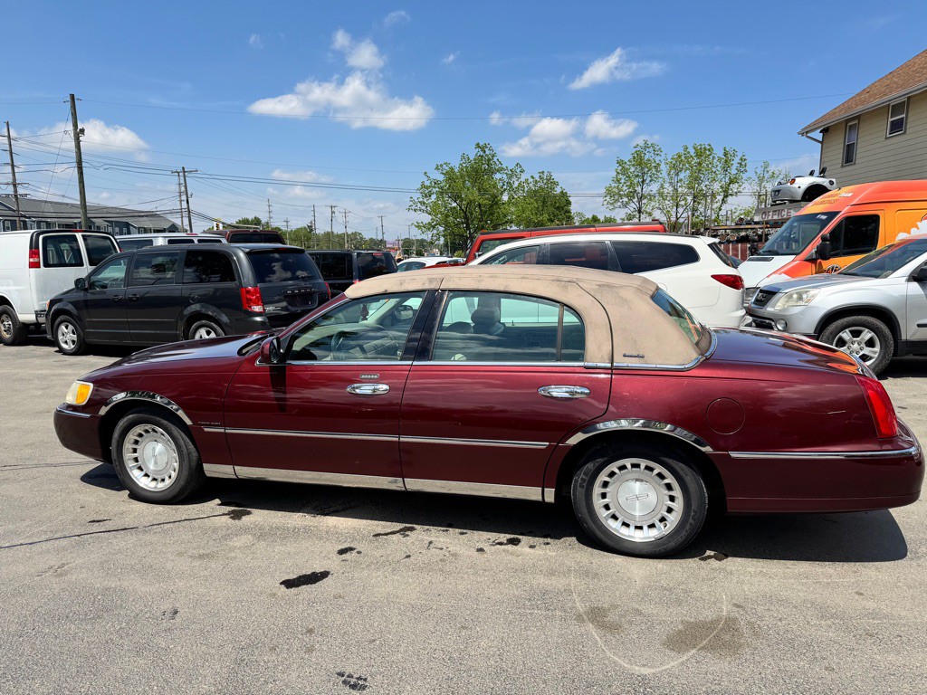 2000 Lincoln Town Car Image 4