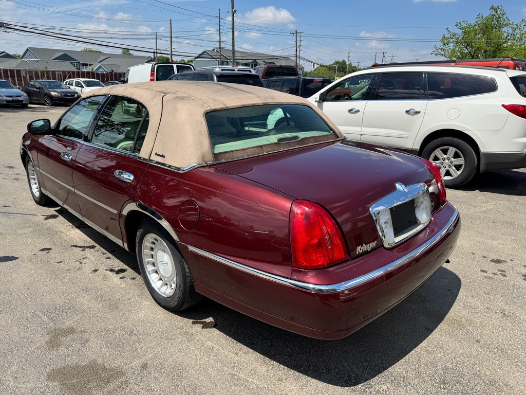2000 Lincoln Town Car Image 5