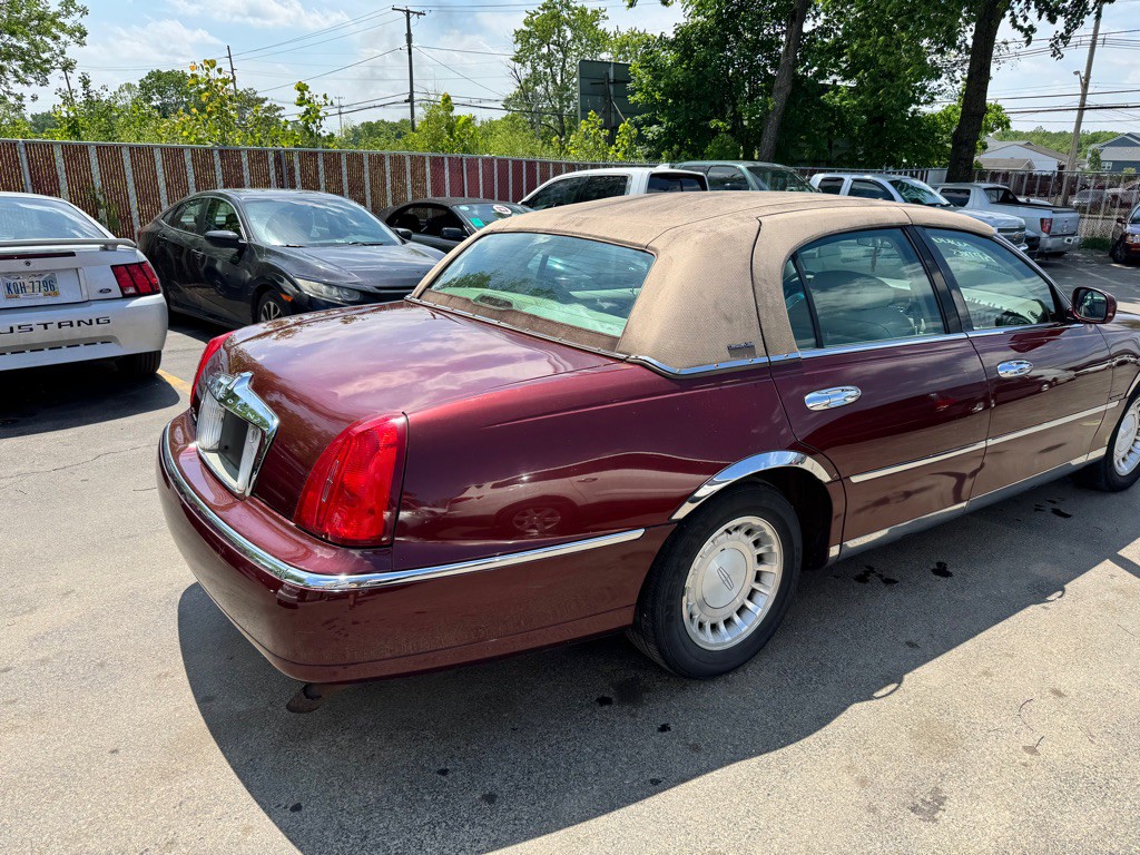 2000 Lincoln Town Car Image 6