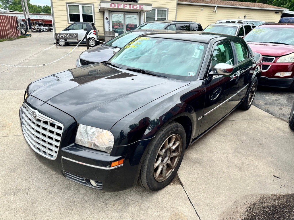 2010 Chrysler 300 Image 2