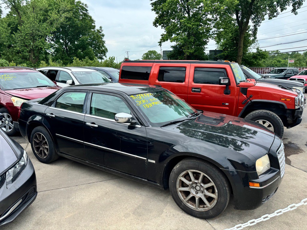 2010 Chrysler 300 Image 3