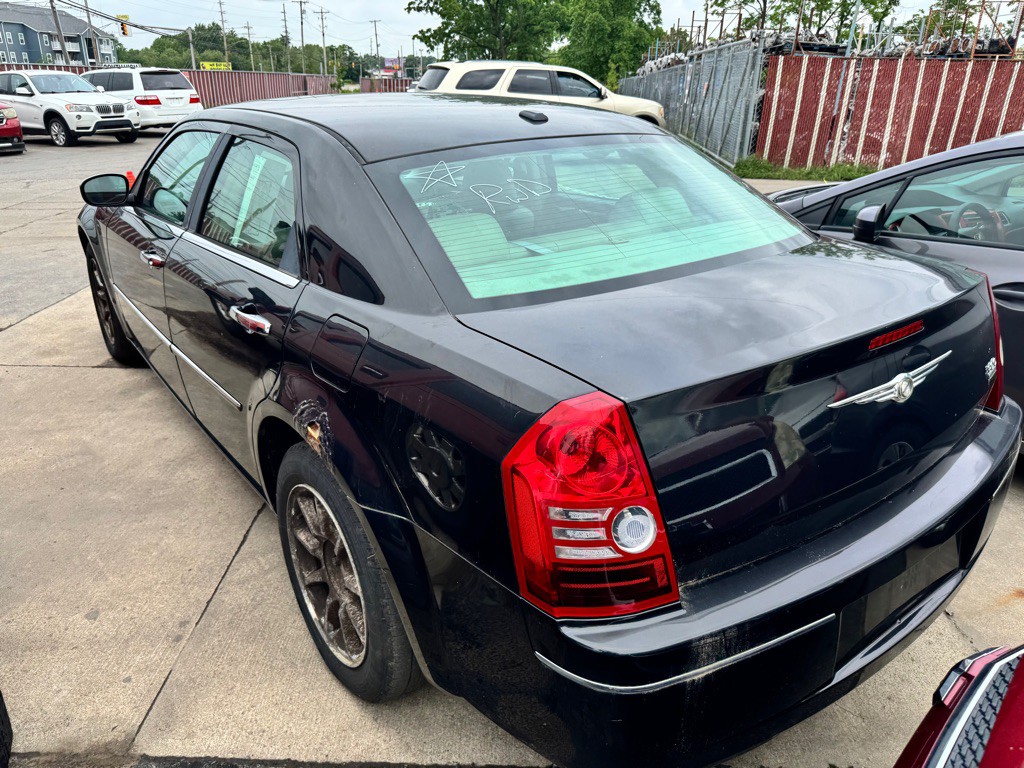 2010 Chrysler 300 Image 5