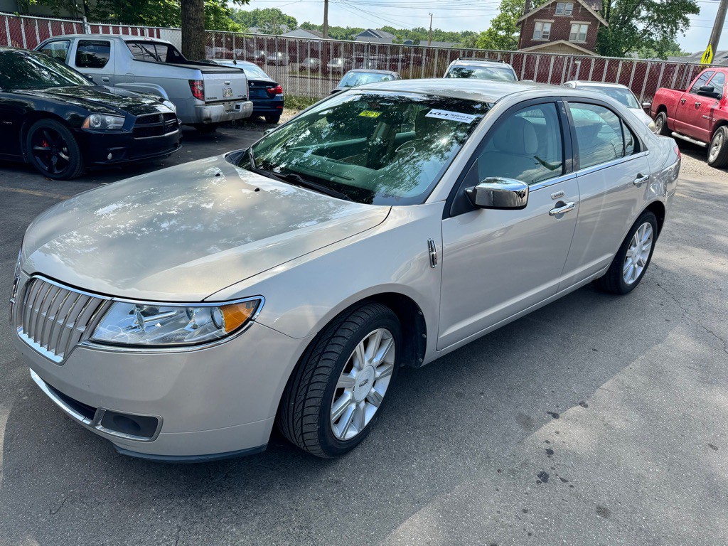 2010 Lincoln MKZ Image 2