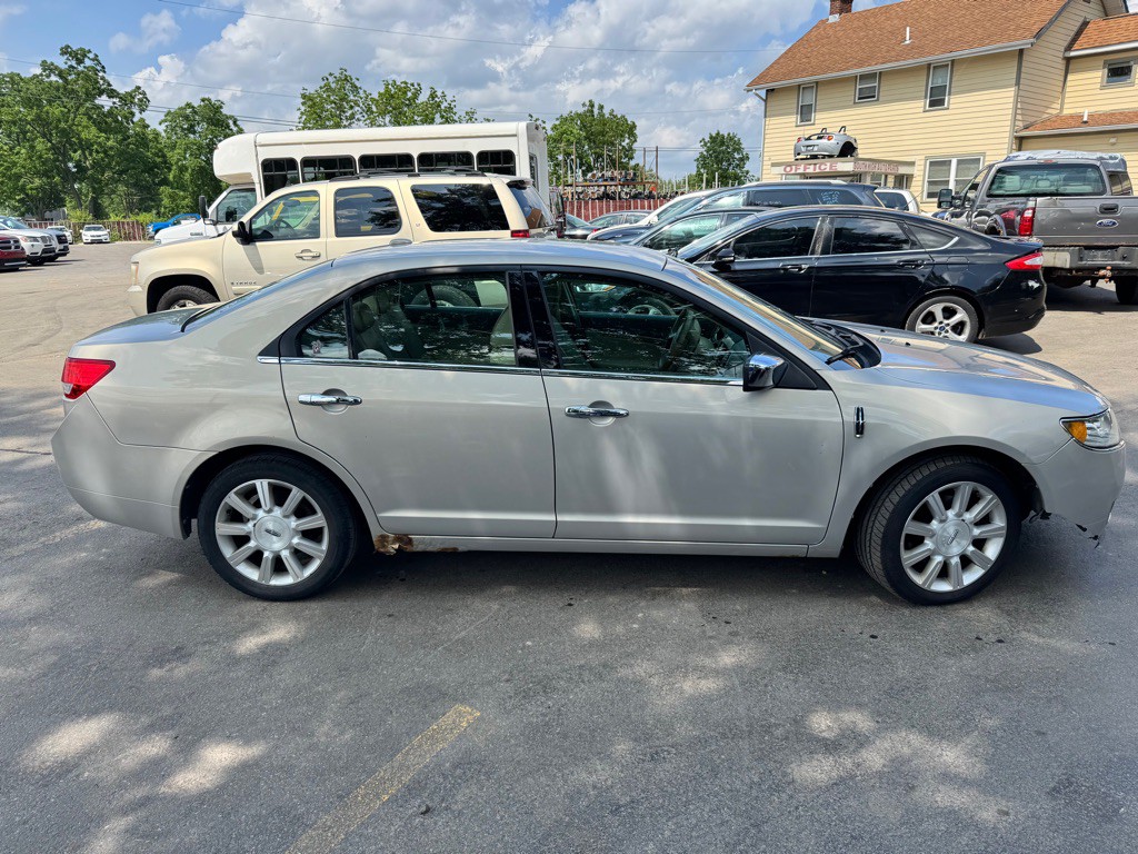2010 Lincoln MKZ Image 3