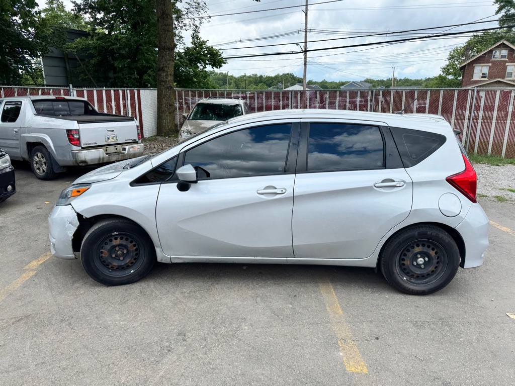 2019 Nissan Versa Image 3