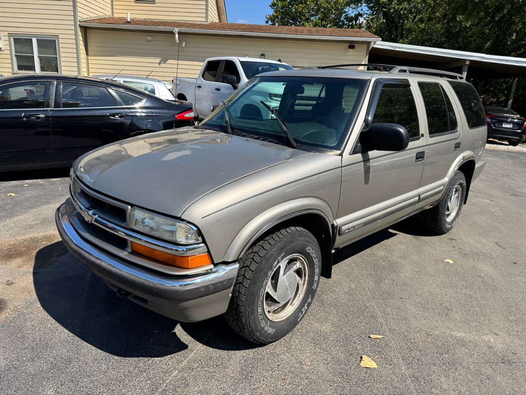 2001 Chevrolet Blazer Image 1