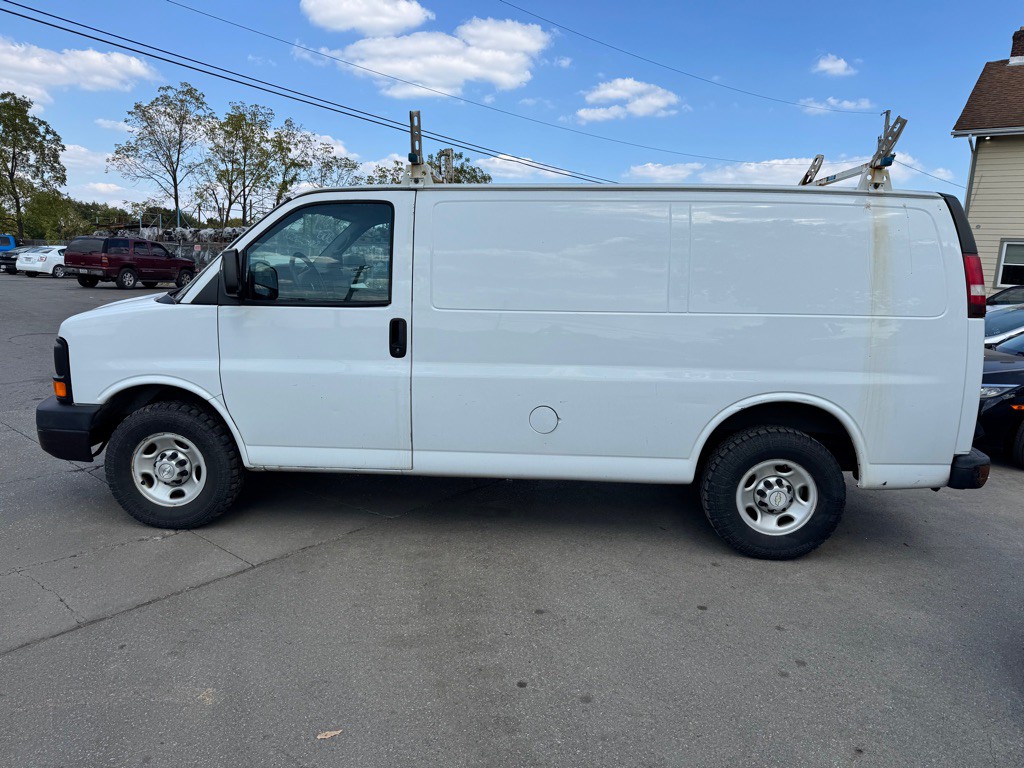 2015 Chevrolet Express Image 4