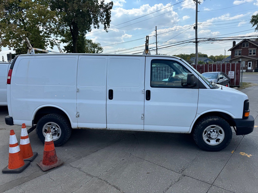 2015 Chevrolet Express Image 5