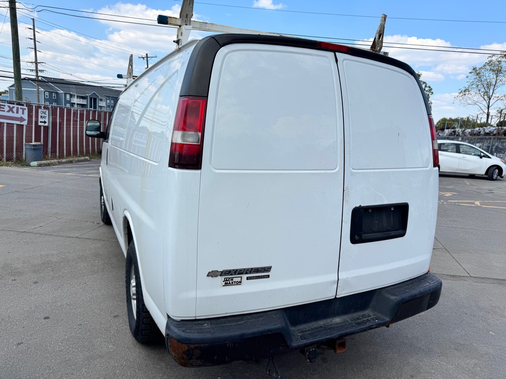 2015 Chevrolet Express Image 6