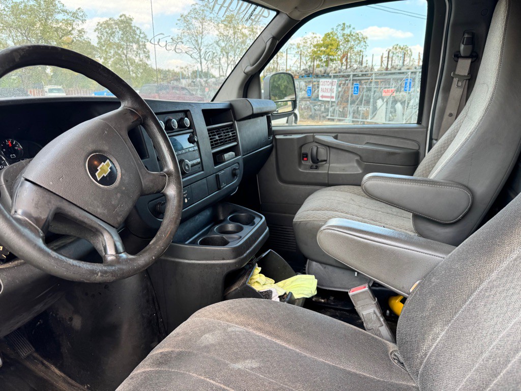 2015 Chevrolet Express Image 8
