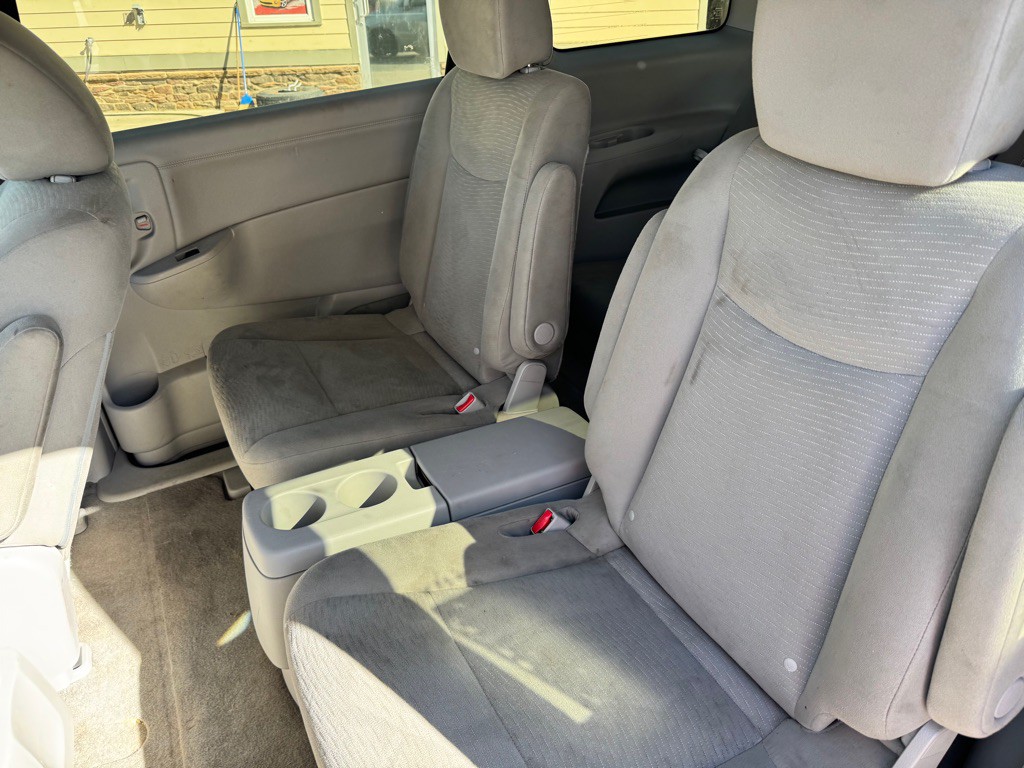 2015 Nissan Quest Image 8