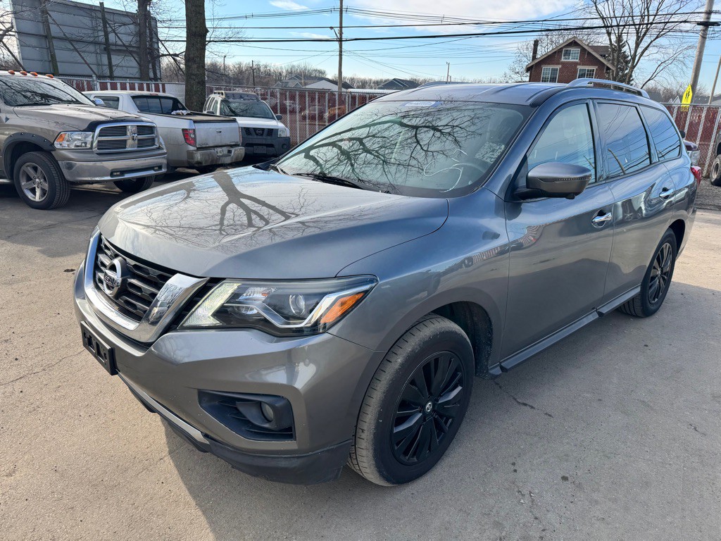 2018 Nissan Pathfinder Image 2