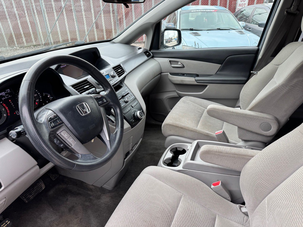 2013 Honda Odyssey Image 6