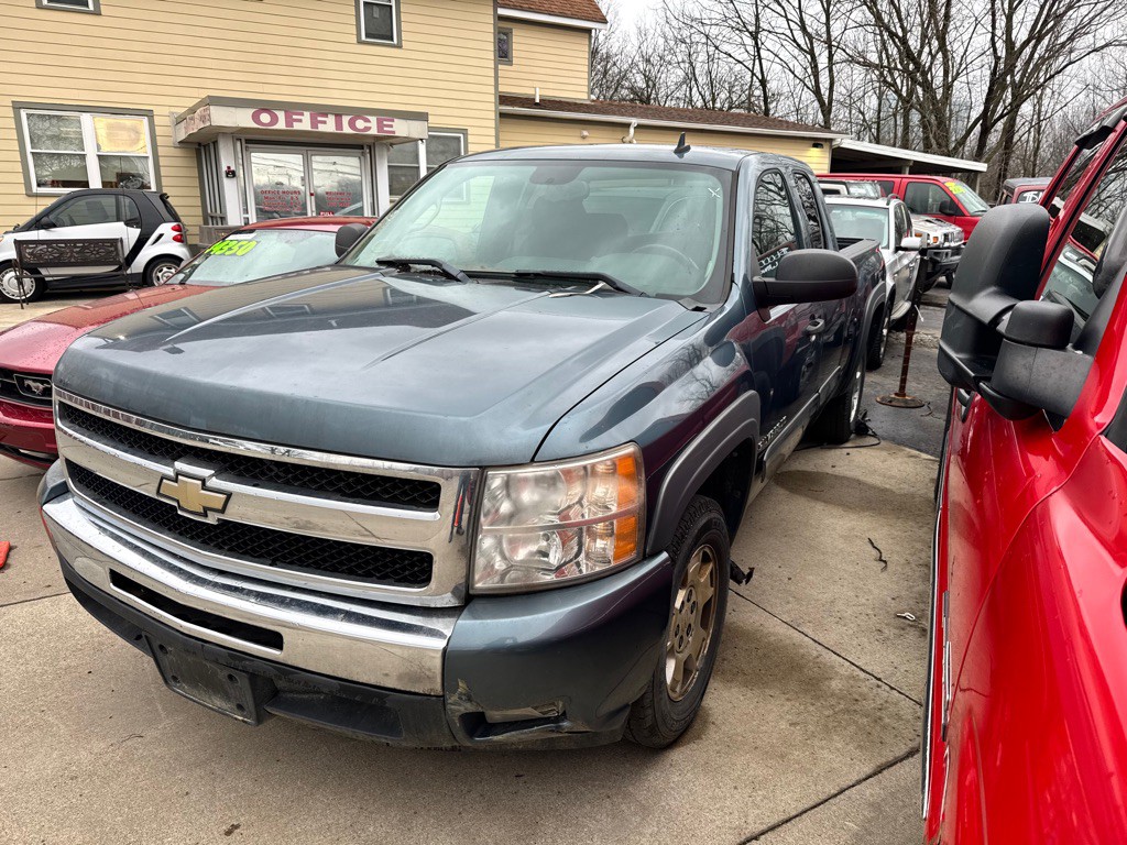 2011 Chevrolet Silverado 1500 Image 2