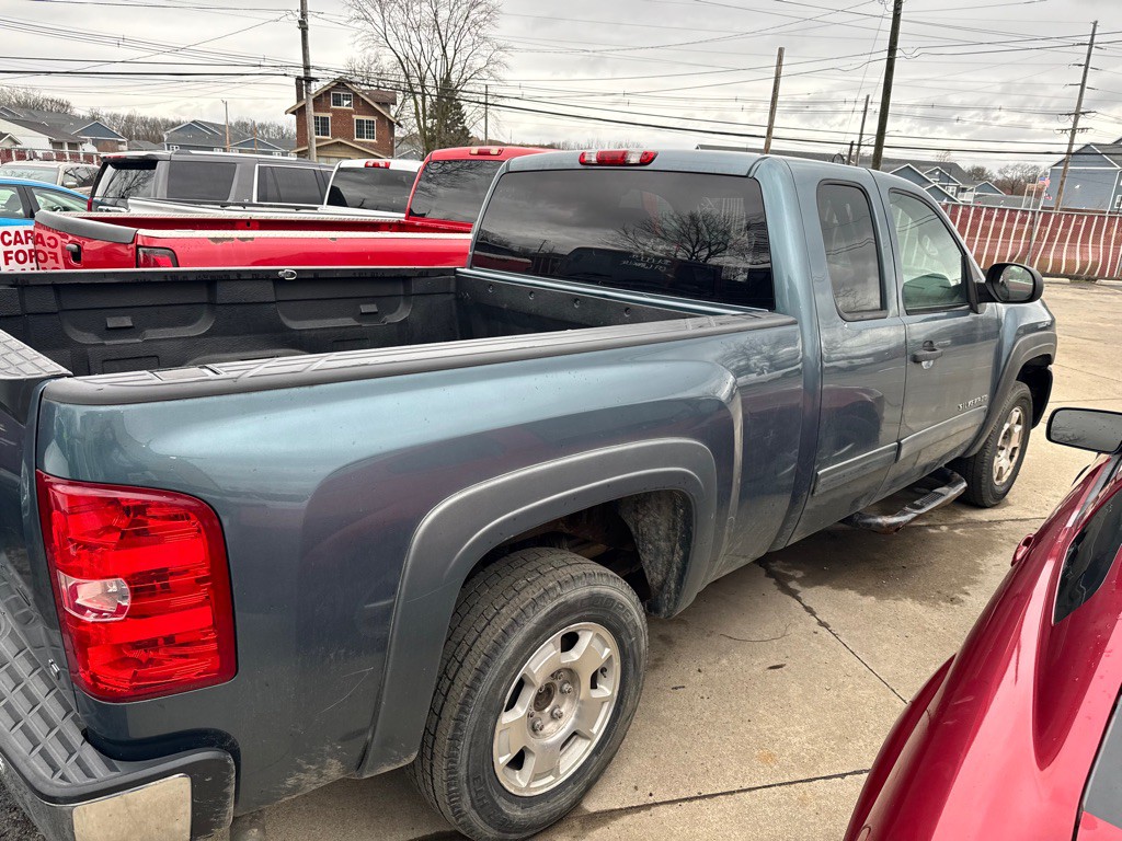 2011 Chevrolet Silverado 1500 Image 3
