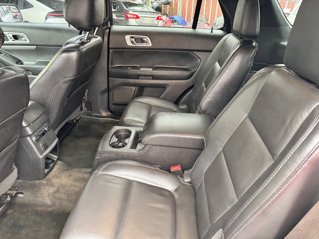 2015 Ford Explorer Image 9