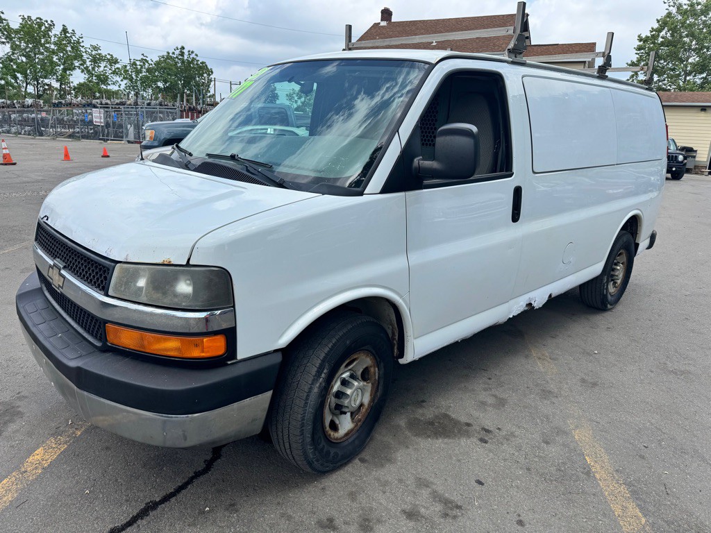2013 Chevrolet Express Image 2