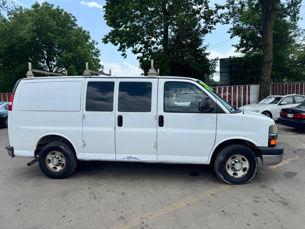 2013 Chevrolet Express Image 3